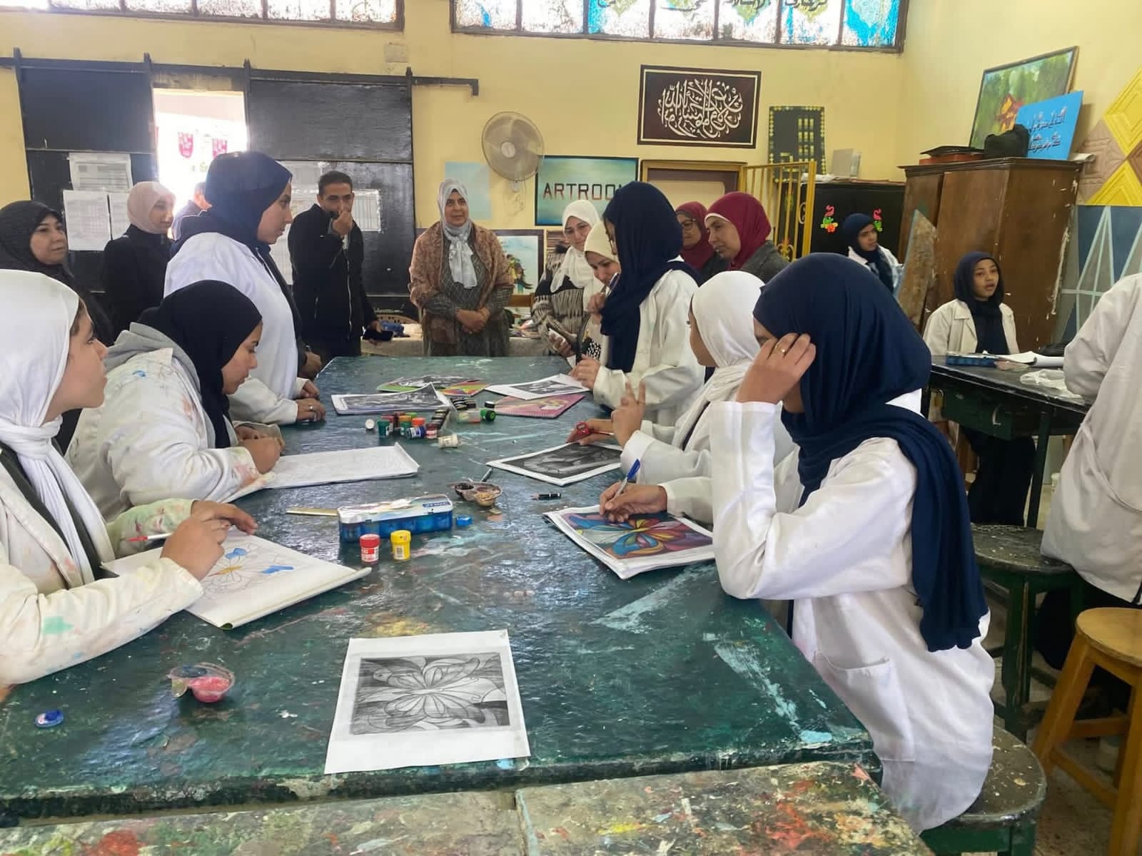 ” مدير تعليم السويس” في جولة مفاجئة لمدرسة الصناعات بنات