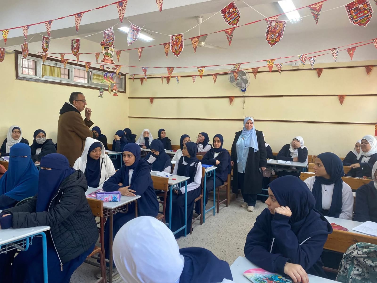 ” مدير تعليم السويس” : أي تقصير في أداء الواجبات المدرسية سيواجه بالإجراءات القانونية.
