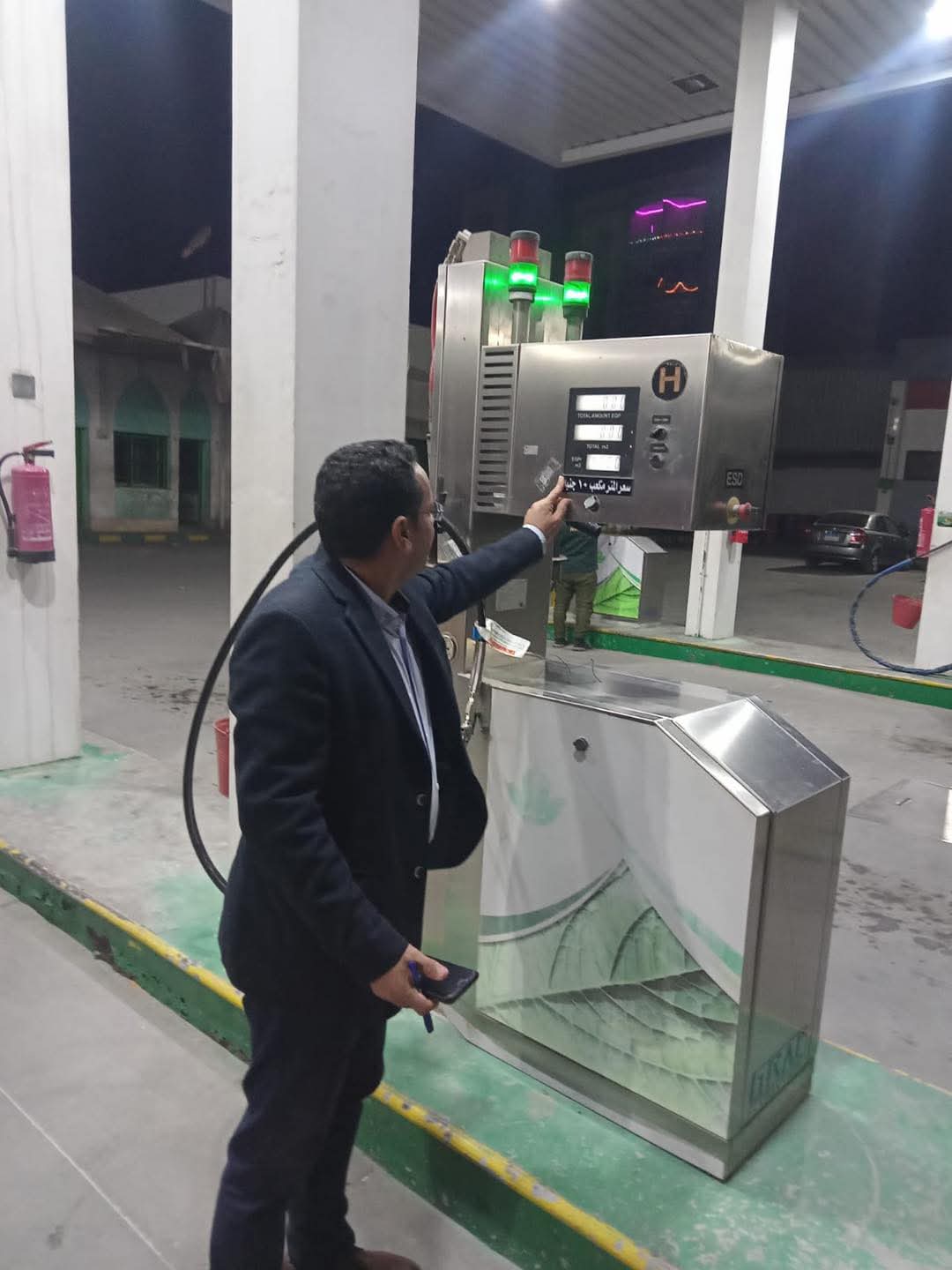 مدير تموين السويس يتابع فجر اليوم تطبيق الأسعار الجديدة للبنزين بمحطات الوقود