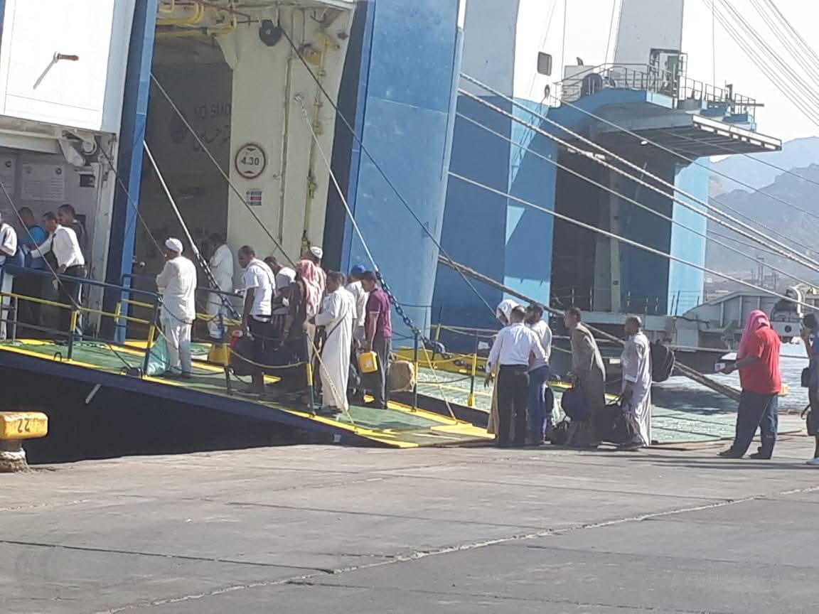 تداول 12 ألف طن و800 شاحنة بضائع بموانئ البحر الأحمر