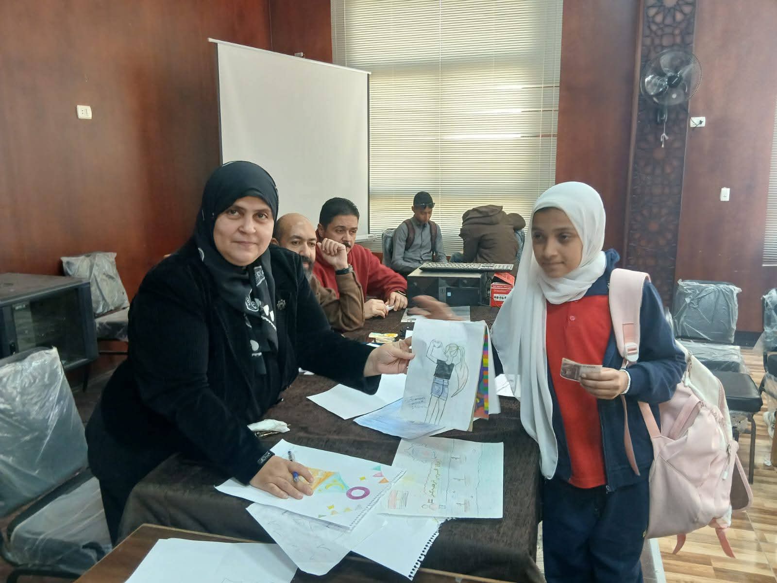 إستمرار فعاليات مسابقة تحدي الرواد “العباقرة” بمعاهد منطقة السويس